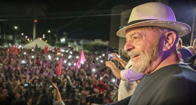 Lula lidera a intenção de votos entre participantes da Marcha para Jesus