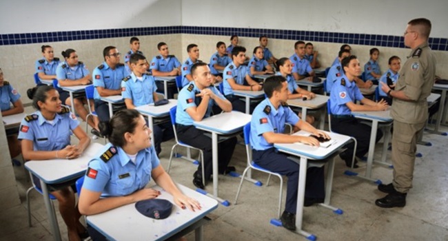 Aluno estudante escola militar custa escola pública dinheiro público bolsonaro 