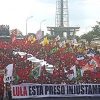 Lula é oficialmente registrado como candidato; manifestantes comemoram lula-registrado