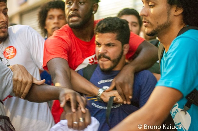 museu nacional mbl protesto provocar apanhando 