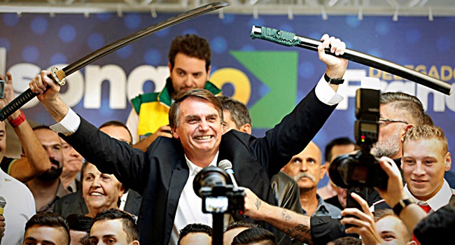 Bolsonaro mito da barbárie violência fake news tortura eleições