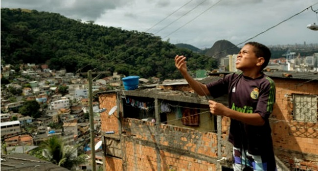 enorme desigualdade social negros e brancos no Brasil