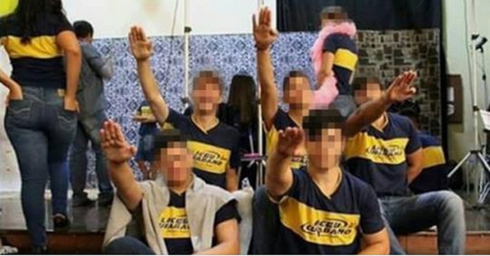 estudantes pose nazismo saudação nazista
