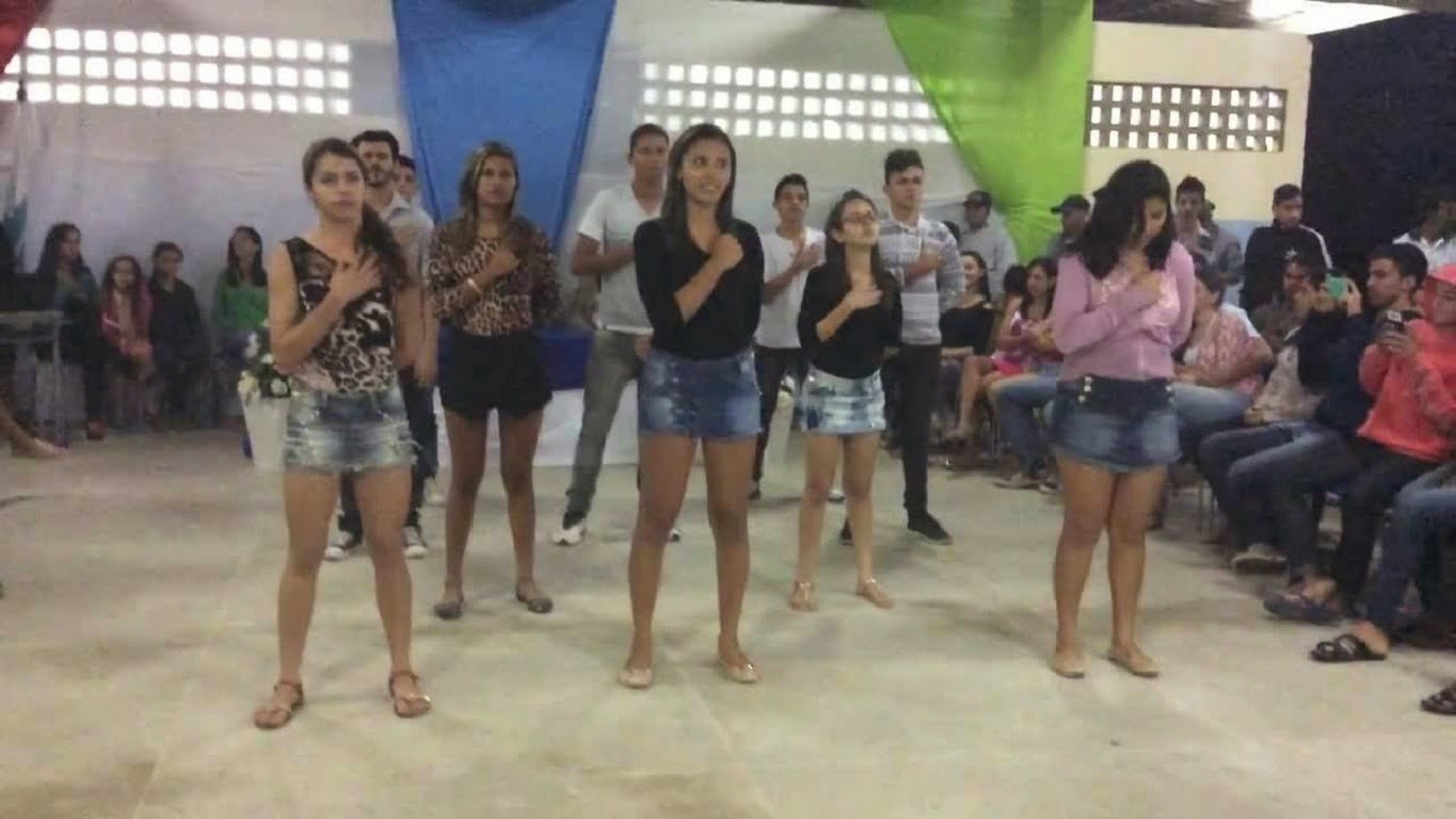 vídeo alunos cantando hino nacional