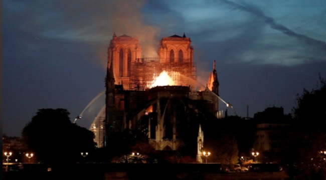 Doações reconstrução da Notre-Dame bilhões frança paris