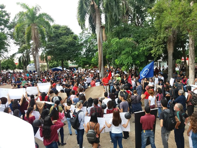 Estudantes e docentes da UFMT-ROO ocupam as ruas em protesto governo bolsonaro corte eduacação