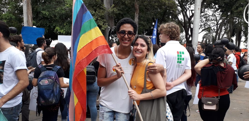 Estudantes e docentes da UFMT-ROO ocupam as ruas em protesto governo bolsonaro corte eduacação