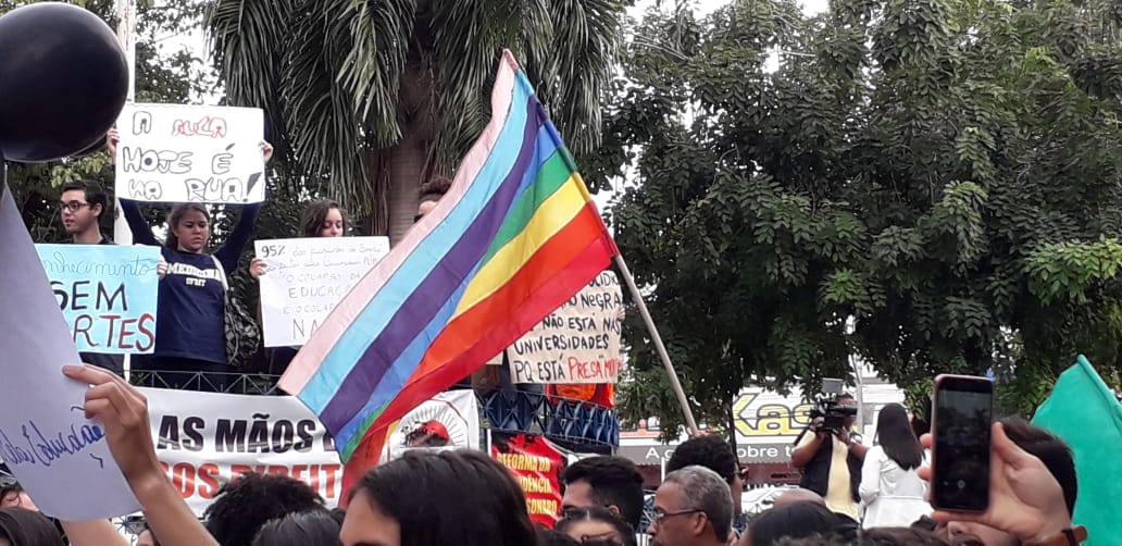 Estudantes e docentes da UFMT-ROO ocupam as ruas em protesto governo bolsonaro corte eduacação