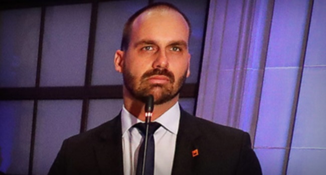 Eduardo Bolsonaro compara Lula a Hitler defender armamento