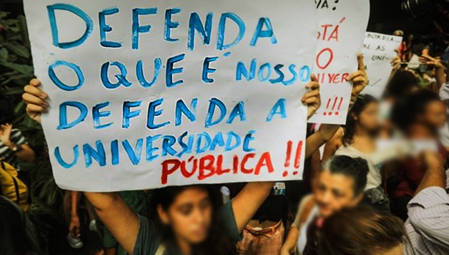 Greve nas Universidades Federais Bolsonaro cortes educação