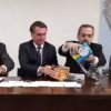 Ministro da Educação usa chocolates para explicar tesourada nas universidades ministro-da-educacao-usa-chocolates-para-explicar-tesourada-nas-universidades