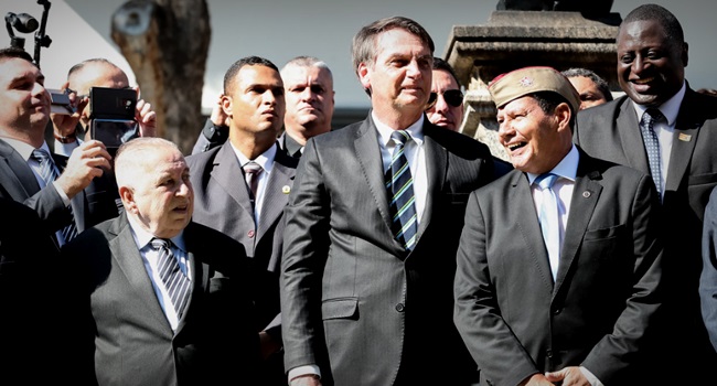 Olavistas família Bolsonaro provocando um vespeiro militares forças armadas