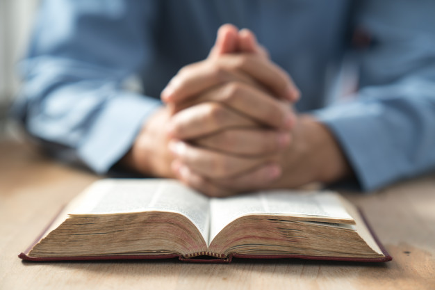 bíblia pastores discutem igreja