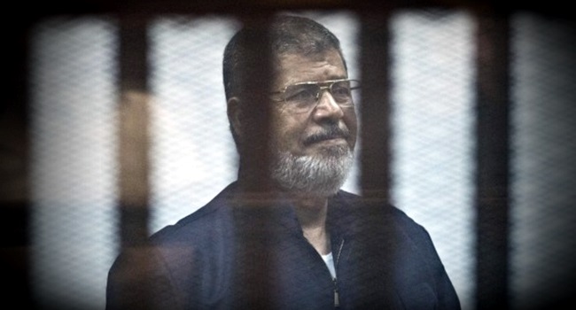 Ex-presidente do Egito morre durante audiência em tribunal