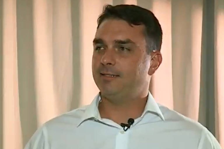 Flávio Bolsonaro parentes gabinete