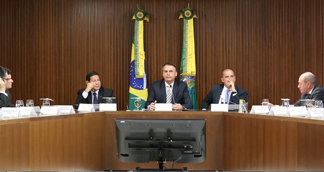 maluquices governo Bolsonaro fake news stf moro meio ambiente