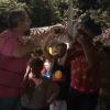 Ministro bate boca com manifestantes e diz que seus filhos choraram mec2