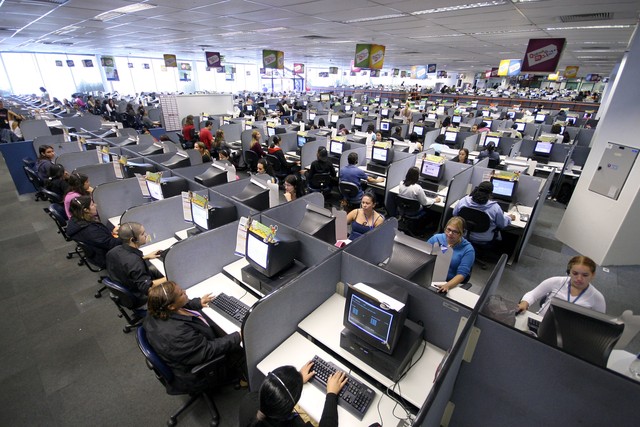 Para não morrer, operadores paralisam call centers em todo Brasil exigindo  quarentena