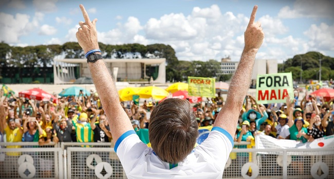 tio bêbado bolsonaro ato isolamento coronavírus covid 19