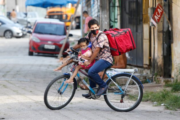 entregador filha bicicleta