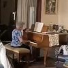 idosa-toca-piano
