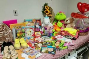 menina-ganha-presentes