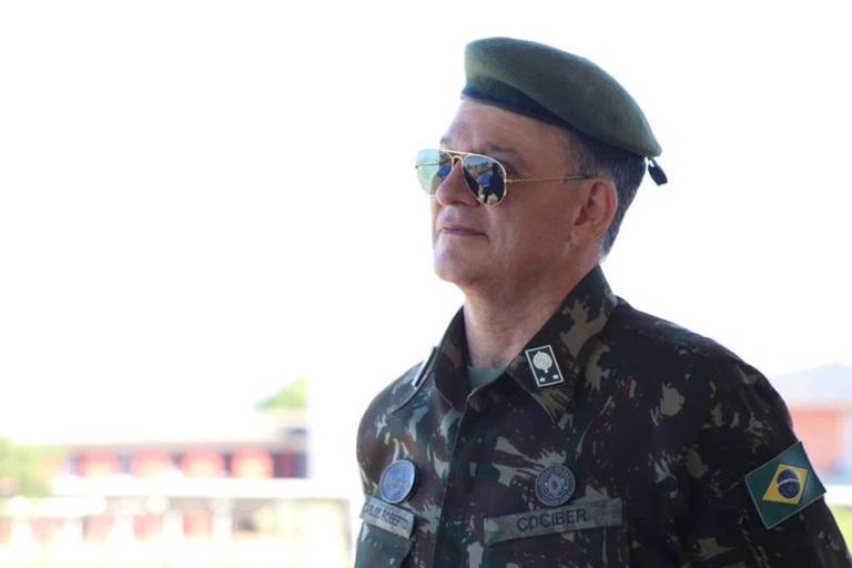 general enem Carlos Roberto Pinto de Souza