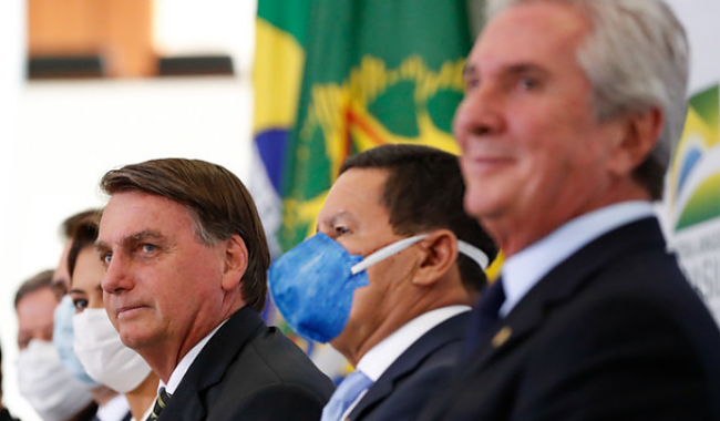 Bolsonaro consultou com Collor aumento dos combustíveis economia