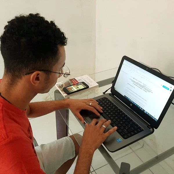 Bolsonaro veta projeto internet grátis professores alunos