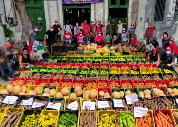 MST distribui toneladas de alimentos Brasil