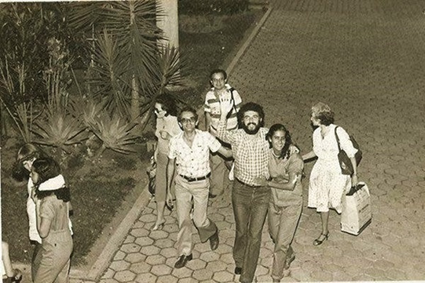 Mulher conta história foto de Dilma em interrogatório