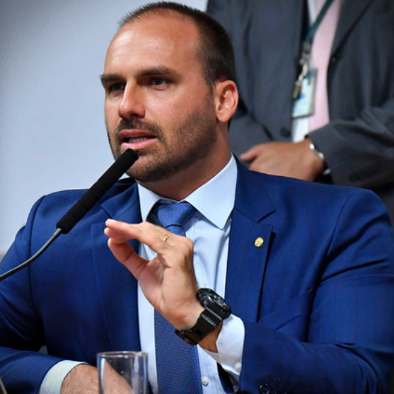 Eduardo Bolsonaro elogia golpe contra o Supremo El Salvador