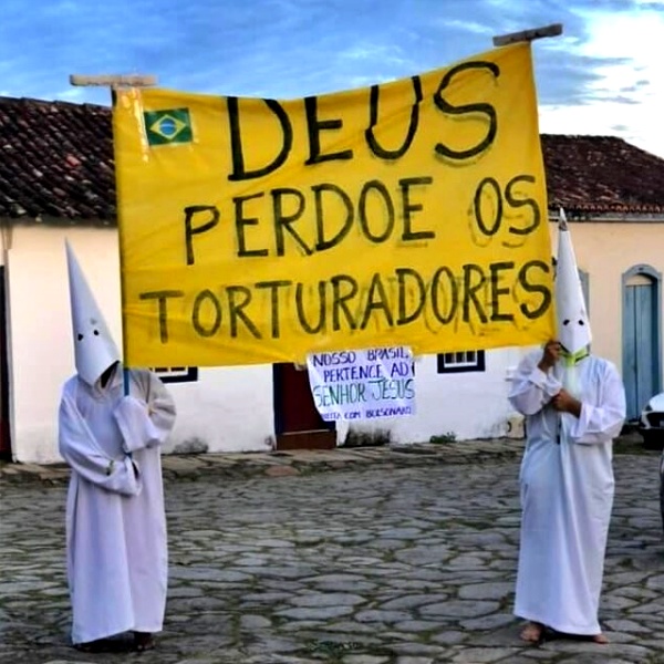 Encapuzados apoiadores de Bolsonaro perdão torturadores kkk goiás 