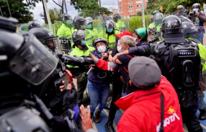 Colombianos completam dias greve nacional violência sistêmica Estado