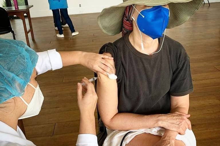 Fernanda Torres vacina