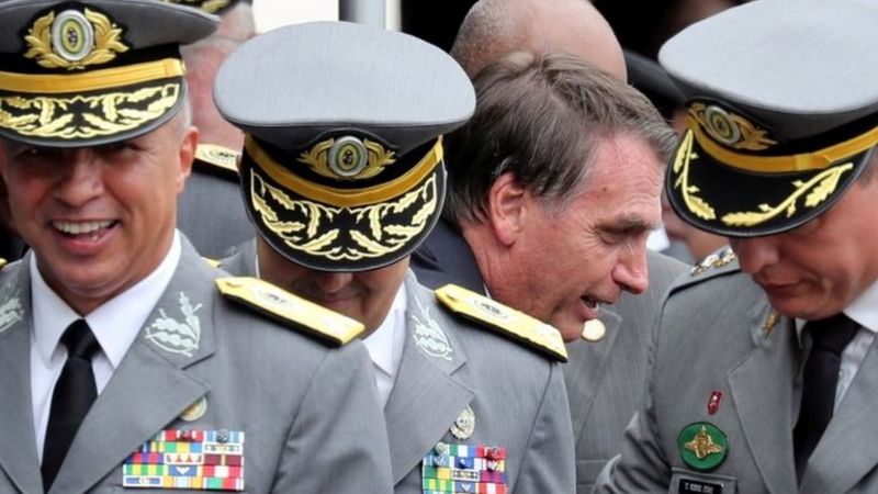 Bolsonaro e militares