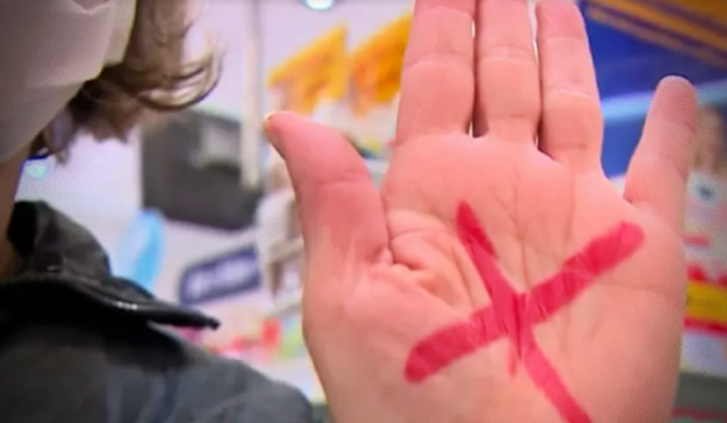 farmácia mulher denuncia agressões marido X marcado mão