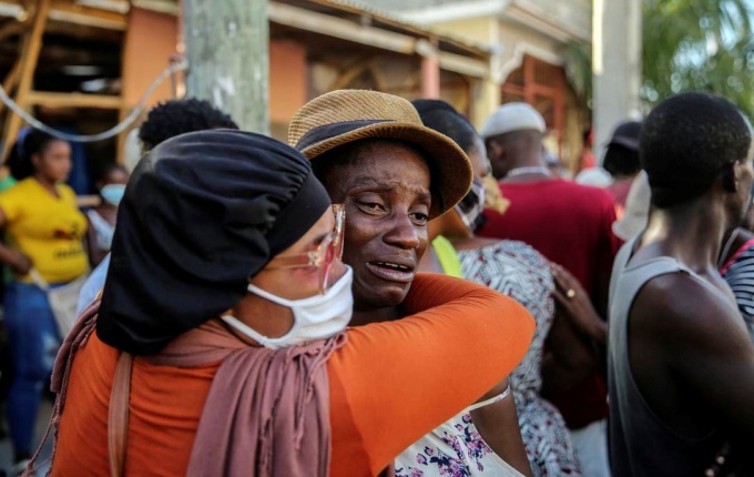 Haiti terremoto deixa hospitais lotados pessoas feridas