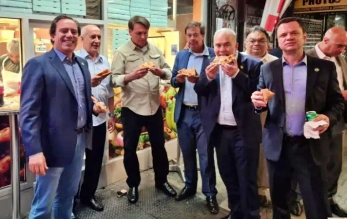 Bolsonaro turma enxergam pizza nova york eua