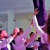 Noivo é jogado para o alto por amigos e fratura coluna no próprio casamento noivo-jogado-alto-amigos-fratura-coluna-proprio-casamento