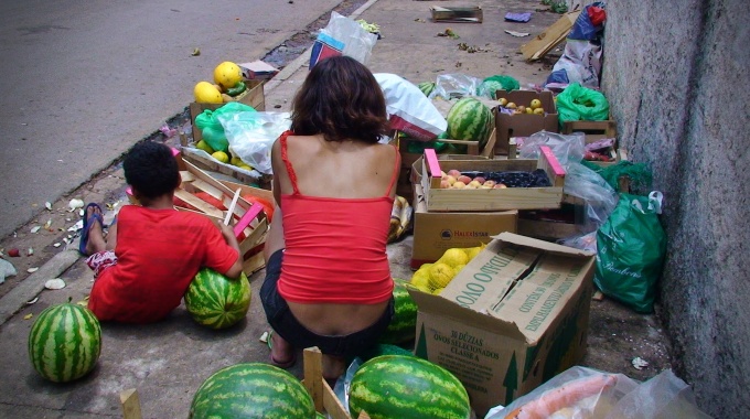 Brasil joga lixo comida boa poderia alimentar milhões