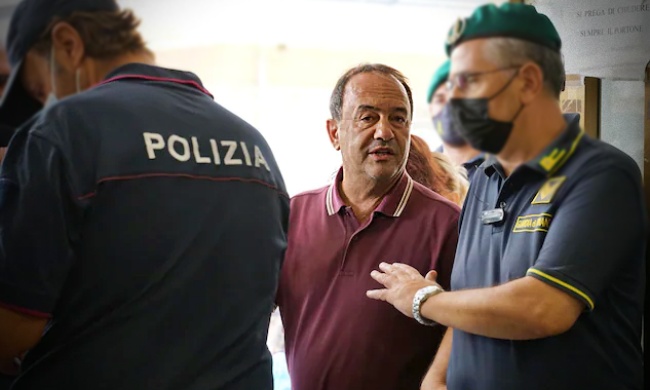 Ex-prefeito italiano condenado prisão criar programa acolhia imigrantes