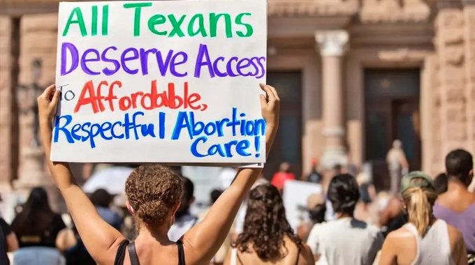 Juiz suspende lei ultraconservadora antiaborto Texas EUA