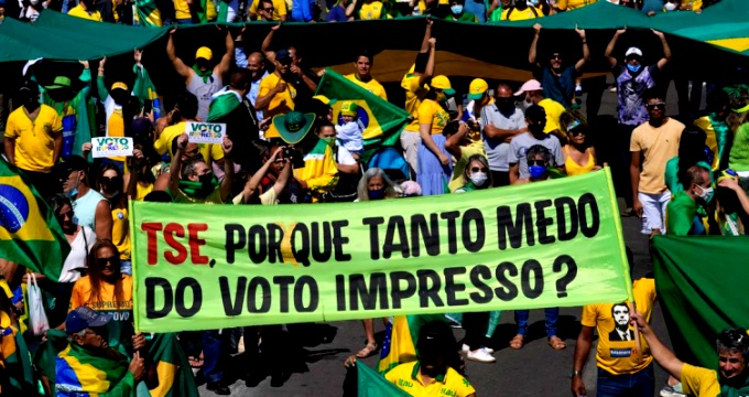 Bolsonaristas esquecem voto impresso presidente dizer urna eletrônica segura