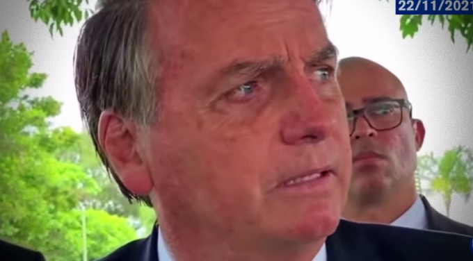 Bolsonaro escuta apoiador Hitler exemplo não contesta