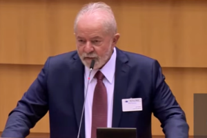 lula-defende-inclusao-social-economia-brasileira-voltar-crescer-parlamento-europeu