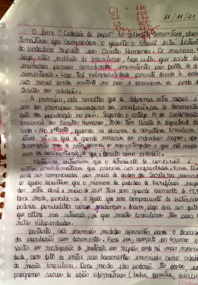 Professora escola pública acerta tema redação do ENEM semanas antes