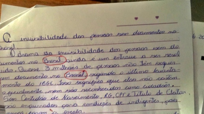 Professora escola pública acerta tema redação do ENEM semanas antes