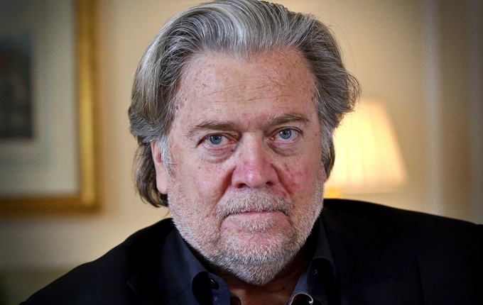 Steve Bannon ex-conselheiro Trump entrega FBI desacato