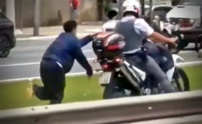 Jovem arrastado moto PM Errei não merecia humilhado